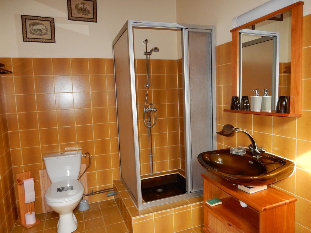 Le Chateau Des Estubiers Bed and Breakfast Sérignan-du-Comtat Pokój zdjęcie