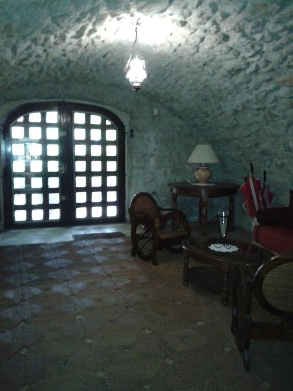 Le Chateau Des Estubiers Bed and Breakfast Sérignan-du-Comtat Zewnętrze zdjęcie