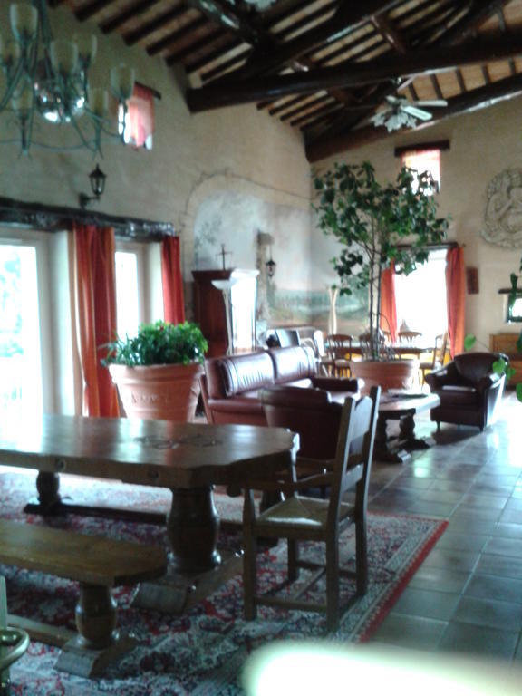 Le Chateau Des Estubiers Bed and Breakfast Sérignan-du-Comtat Zewnętrze zdjęcie
