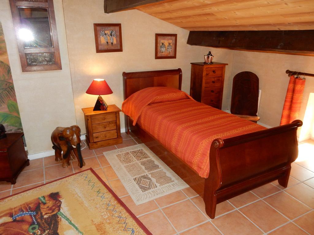 Le Chateau Des Estubiers Bed and Breakfast Sérignan-du-Comtat Zewnętrze zdjęcie