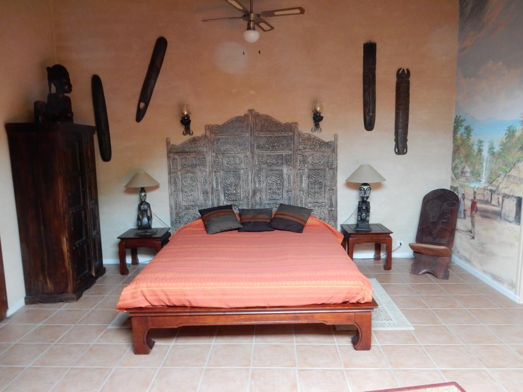 Le Chateau Des Estubiers Bed and Breakfast Sérignan-du-Comtat Zewnętrze zdjęcie